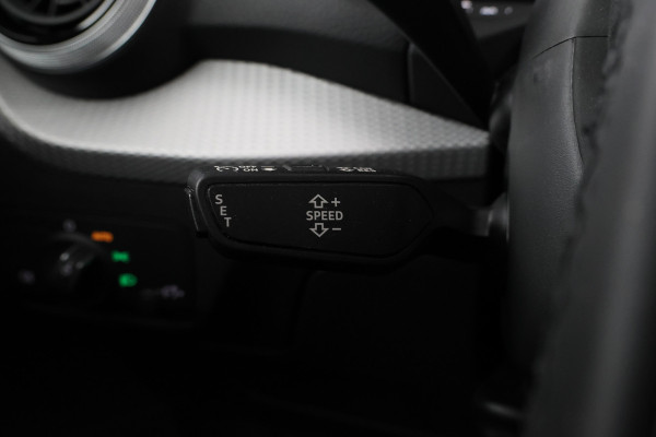 Audi Q2 30 TFSI S Edition - Camera, Stoelverwarming, Volleder, Navigatie
