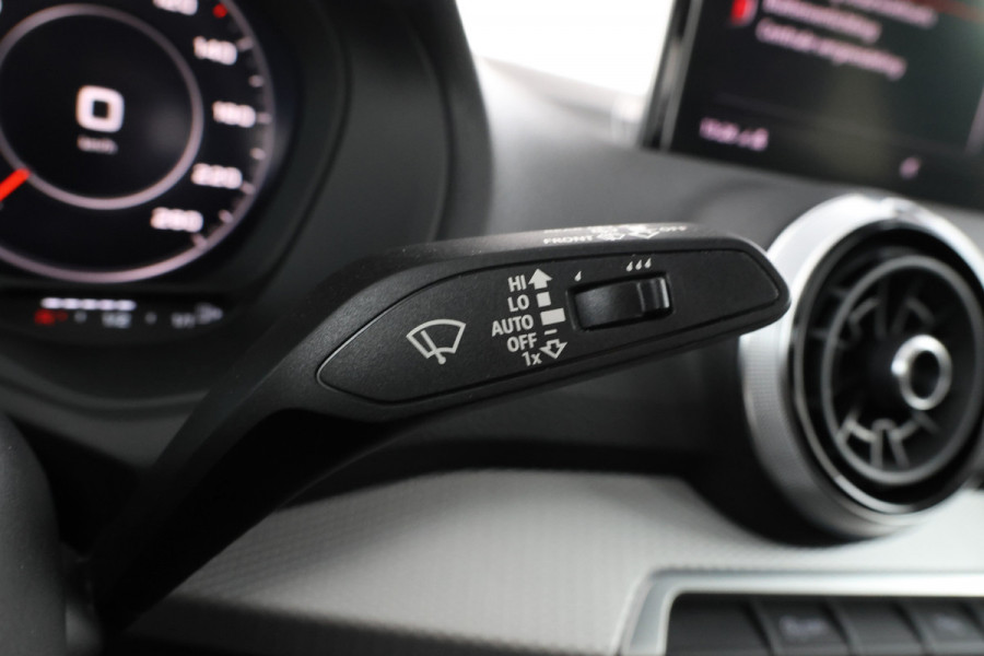 Audi Q2 30 TFSI S Edition - Camera, Stoelverwarming, Volleder, Navigatie