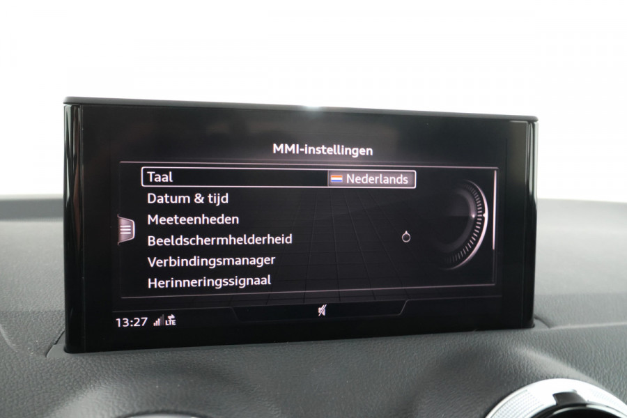 Audi Q2 30 TFSI S Edition - Camera, Stoelverwarming, Volleder, Navigatie