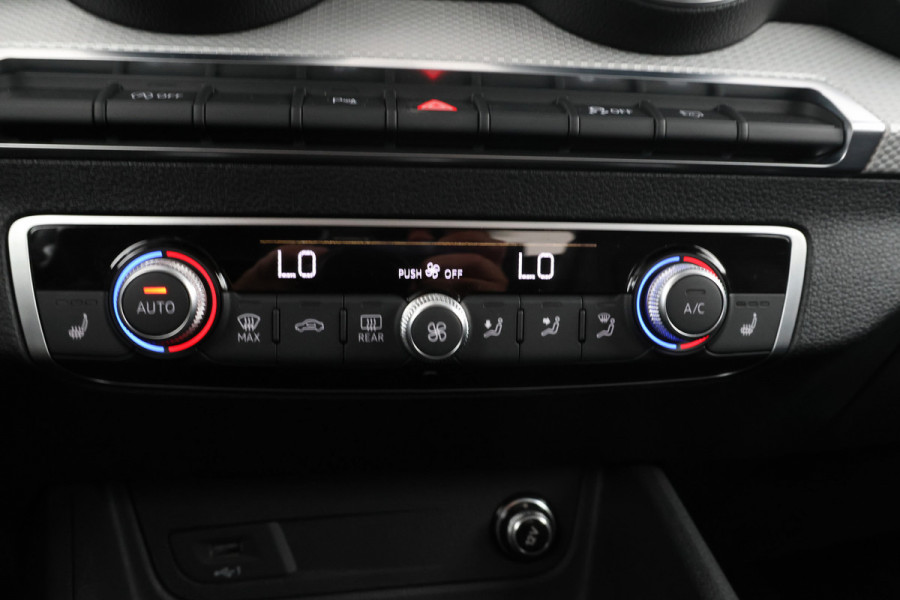 Audi Q2 30 TFSI S Edition - Camera, Stoelverwarming, Volleder, Navigatie