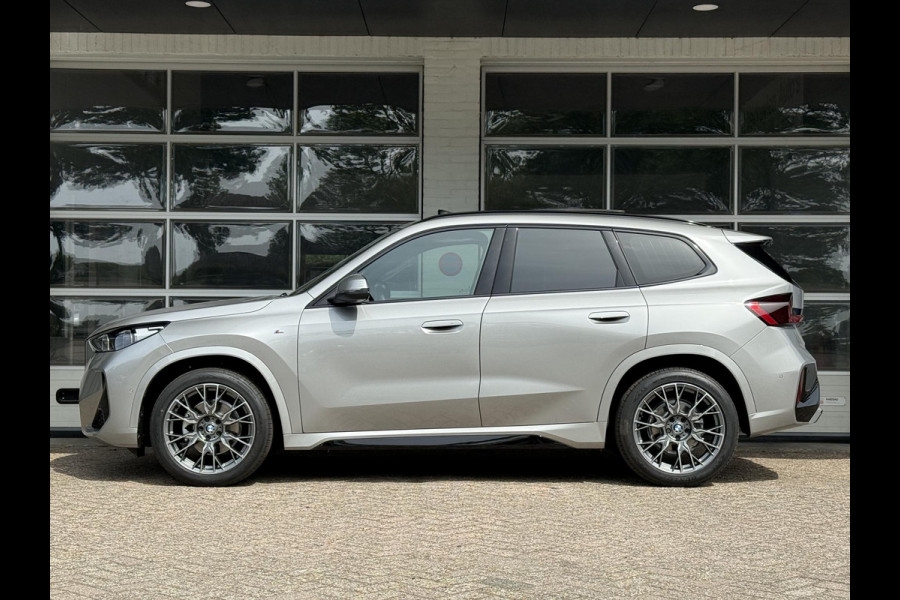 BMW X1 sDrive18i M SPORT | PANORAMA | PREMIUM PACK | ADAPT. CRUISE | KEYLESS ENTRY | STOELVERWARMING | 19 INCH LM VELGEN |