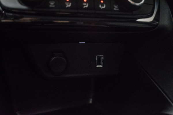 Opel Corsa 1.2 Black & White Edition+ NL-auto [ 1e Eigenaar Dealeronderhouden Carplay Parkeersensoren Cruise Control ]