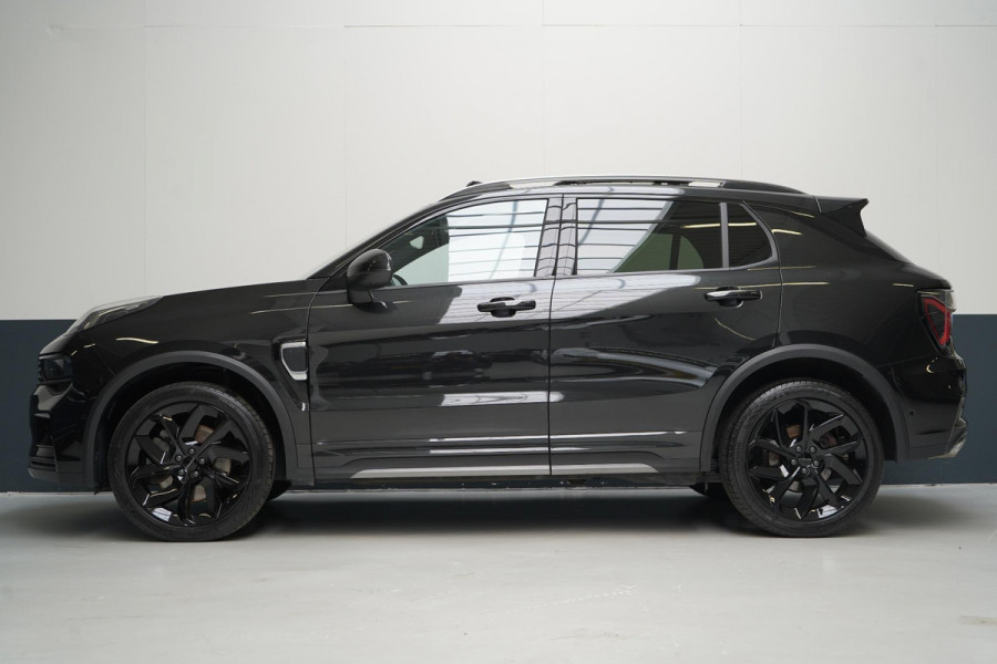 Lynk & Co 01 1.5 | Zwart optiek | 360 camera | Panoramadak | Navigatie | Memory | Apple CarPlay