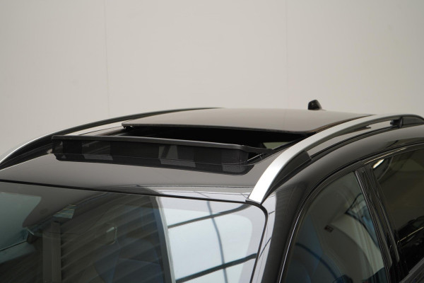 Lynk & Co 01 1.5 | Zwart optiek | 360 camera | Panoramadak | Navigatie | Memory | Apple CarPlay