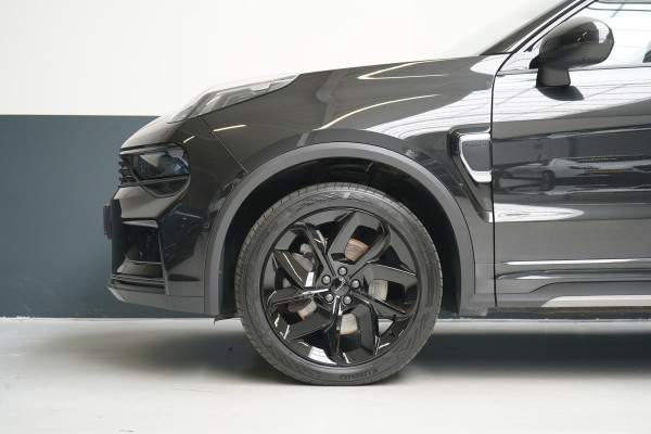 Lynk & Co 01 1.5 | Zwart optiek | 360 camera | Panoramadak | Navigatie | Memory | Apple CarPlay