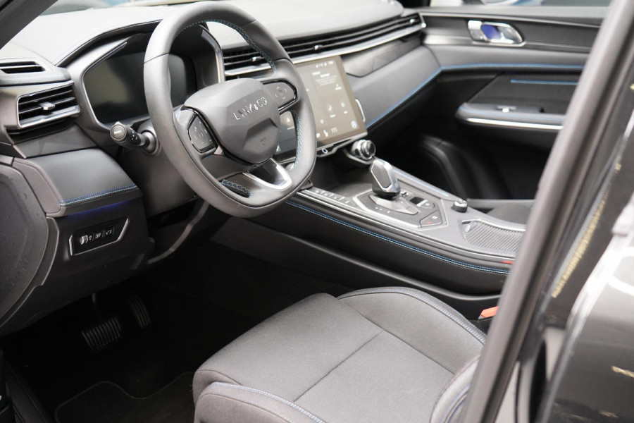Lynk & Co 01 1.5 | Zwart optiek | 360 camera | Panoramadak | Navigatie | Memory | Apple CarPlay
