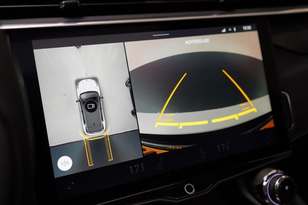 Lynk & Co 01 1.5 | Zwart optiek | 360 camera | Panoramadak | Navigatie | Memory | Apple CarPlay