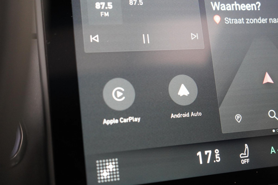 Lynk & Co 01 1.5 | Zwart optiek | 360 camera | Panoramadak | Navigatie | Memory | Apple CarPlay