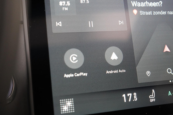 Lynk & Co 01 1.5 | Zwart optiek | 360 camera | Panoramadak | Navigatie | Memory | Apple CarPlay
