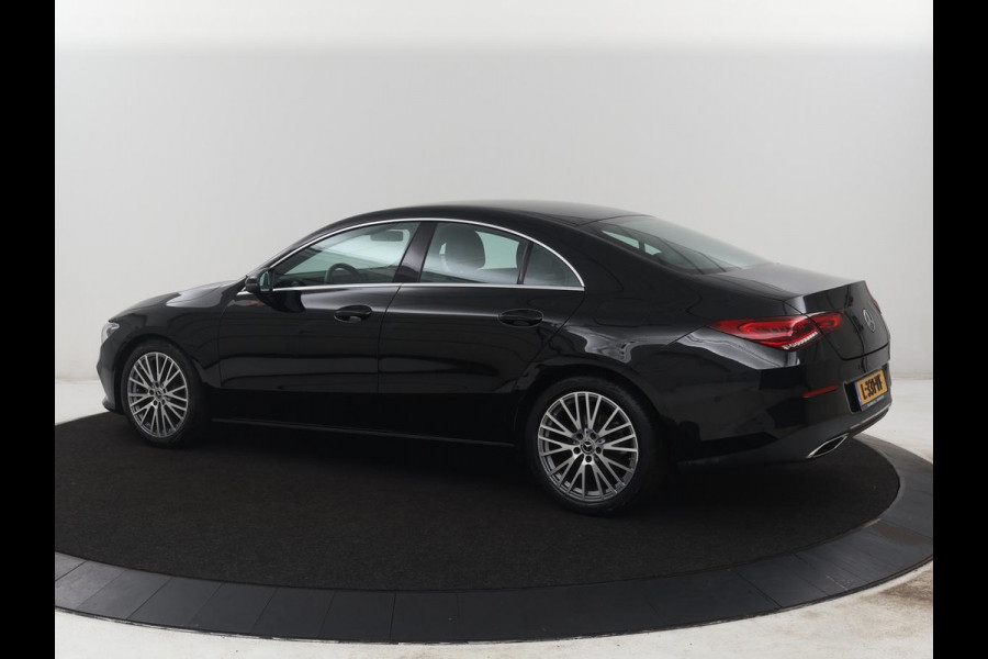 Mercedes-Benz CLA-Klasse 180 Business Solution Luxury | Leder | Stoelverwarming | Cruise control | Sfeerverlichting | Navigatie | Bluetooth | Camera | Park assist | Climate control