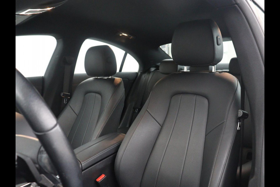 Mercedes-Benz CLA-Klasse 180 Business Solution Luxury | Leder | Stoelverwarming | Cruise control | Sfeerverlichting | Navigatie | Bluetooth | Camera | Park assist | Climate control
