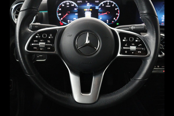Mercedes-Benz CLA-Klasse 180 Business Solution Luxury | Leder | Stoelverwarming | Cruise control | Sfeerverlichting | Navigatie | Bluetooth | Camera | Park assist | Climate control