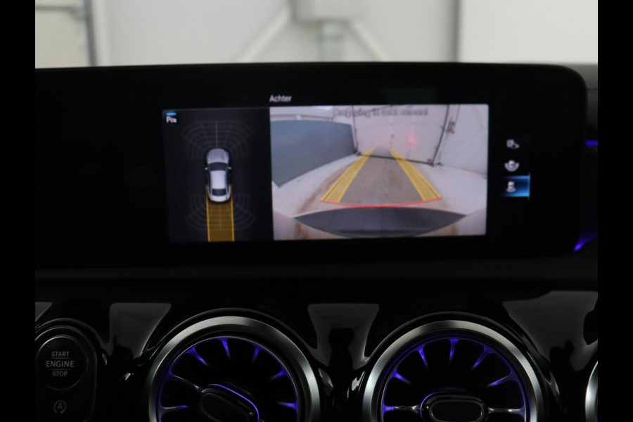 Mercedes-Benz CLA-Klasse 180 Business Solution Luxury | Leder | Stoelverwarming | Cruise control | Sfeerverlichting | Navigatie | Bluetooth | Camera | Park assist | Climate control
