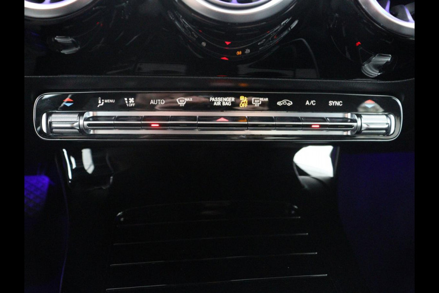 Mercedes-Benz CLA-Klasse 180 Business Solution Luxury | Leder | Stoelverwarming | Cruise control | Sfeerverlichting | Navigatie | Bluetooth | Camera | Park assist | Climate control