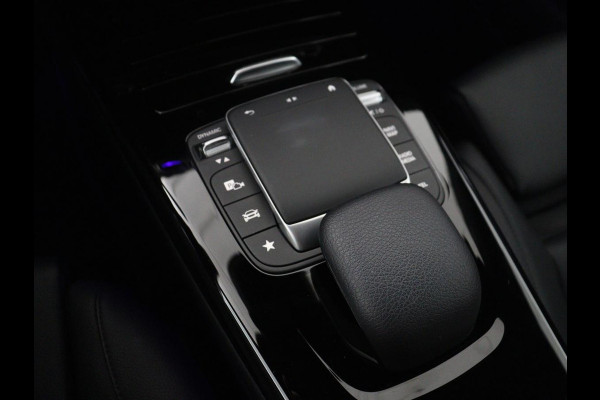Mercedes-Benz CLA-Klasse 180 Business Solution Luxury | Leder | Stoelverwarming | Cruise control | Sfeerverlichting | Navigatie | Bluetooth | Camera | Park assist | Climate control