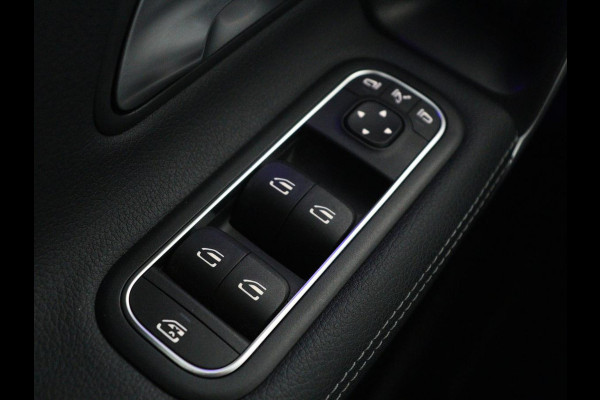 Mercedes-Benz CLA-Klasse 180 Business Solution Luxury | Leder | Stoelverwarming | Cruise control | Sfeerverlichting | Navigatie | Bluetooth | Camera | Park assist | Climate control