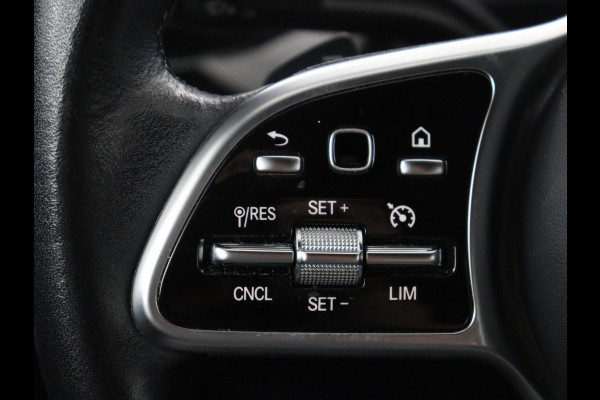 Mercedes-Benz CLA-Klasse 180 Business Solution Luxury | Leder | Stoelverwarming | Cruise control | Sfeerverlichting | Navigatie | Bluetooth | Camera | Park assist | Climate control