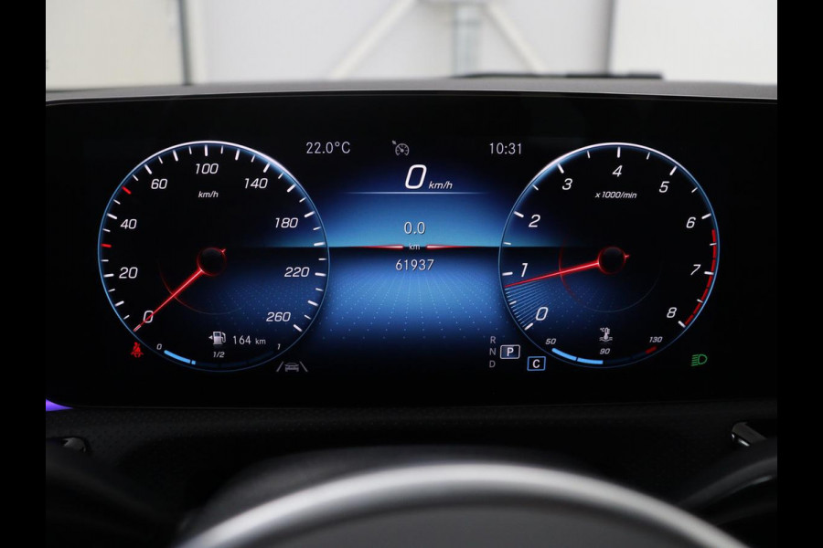 Mercedes-Benz CLA-Klasse 180 Business Solution Luxury | Leder | Stoelverwarming | Cruise control | Sfeerverlichting | Navigatie | Bluetooth | Camera | Park assist | Climate control