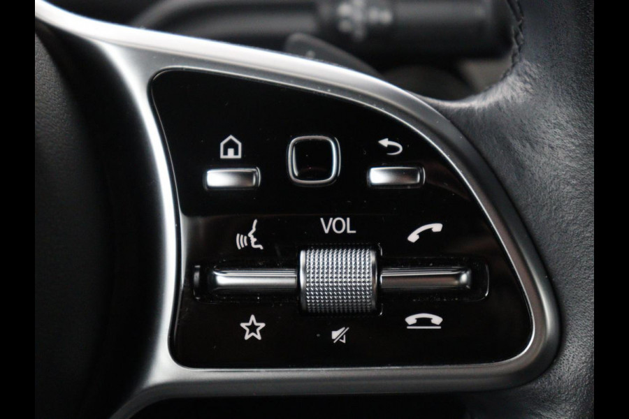 Mercedes-Benz CLA-Klasse 180 Business Solution Luxury | Leder | Stoelverwarming | Cruise control | Sfeerverlichting | Navigatie | Bluetooth | Camera | Park assist | Climate control