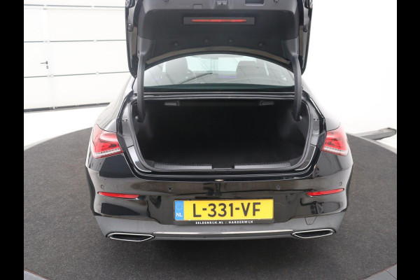 Mercedes-Benz CLA-Klasse 180 Business Solution Luxury | Leder | Stoelverwarming | Cruise control | Sfeerverlichting | Navigatie | Bluetooth | Camera | Park assist | Climate control