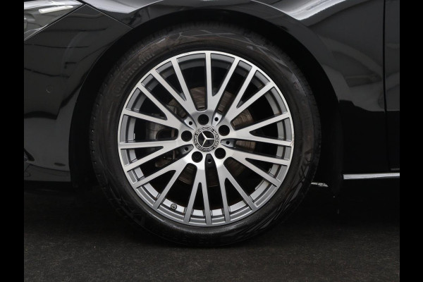 Mercedes-Benz CLA-Klasse 180 Business Solution Luxury | Leder | Stoelverwarming | Cruise control | Sfeerverlichting | Navigatie | Bluetooth | Camera | Park assist | Climate control