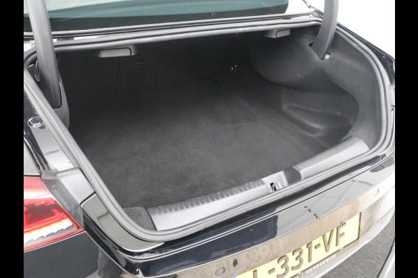 Mercedes-Benz CLA-Klasse 180 Business Solution Luxury | Leder | Stoelverwarming | Cruise control | Sfeerverlichting | Navigatie | Bluetooth | Camera | Park assist | Climate control