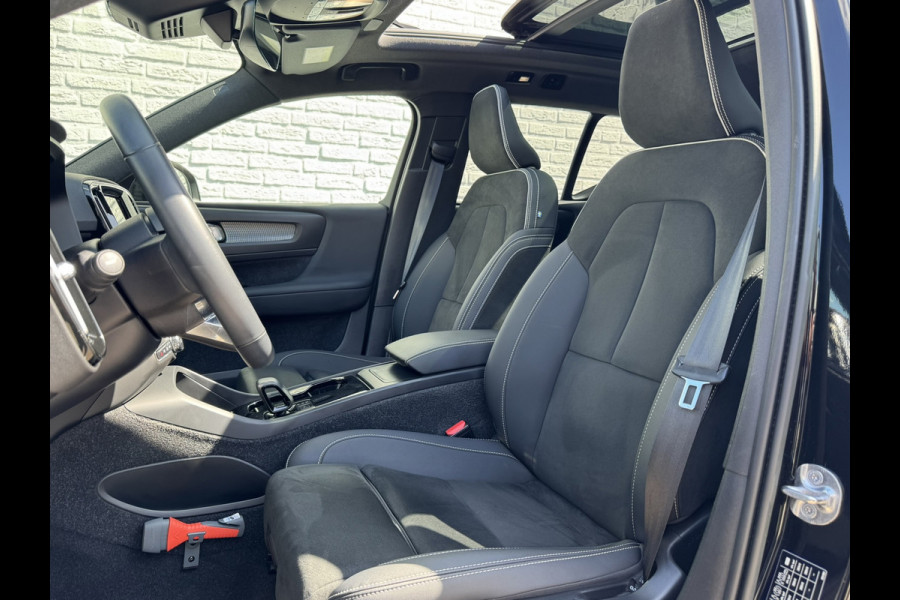 Volvo XC40 Recharge Pro Adaptive Cruise All-Season Banden Panoramadak AppleCarplay Elec. inklapbare trekhaak Leder/Alcantara Wifi