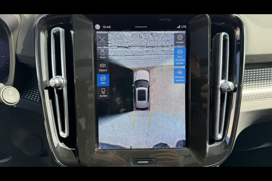 Volvo XC40 Recharge Pro Adaptive Cruise All-Season Banden Panoramadak AppleCarplay Elec. inklapbare trekhaak Leder/Alcantara Wifi