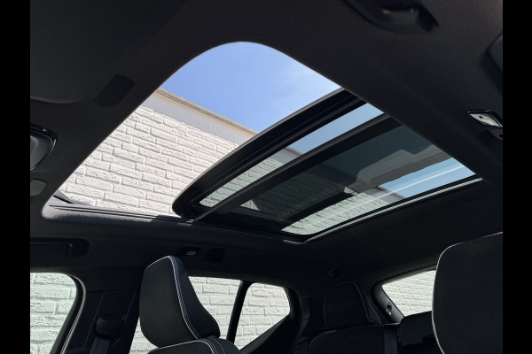Volvo XC40 Recharge Pro Adaptive Cruise All-Season Banden Panoramadak AppleCarplay Elec. inklapbare trekhaak Leder/Alcantara Wifi