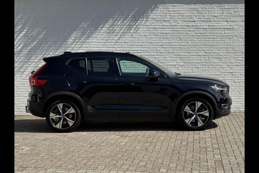 Volvo XC40 Recharge Pro Adaptive Cruise All-Season Banden Panoramadak AppleCarplay Elec. inklapbare trekhaak Leder/Alcantara Wifi
