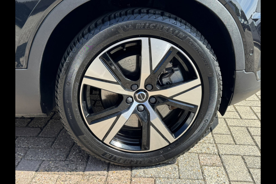 Volvo XC40 Recharge Pro Adaptive Cruise All-Season Banden Panoramadak AppleCarplay Elec. inklapbare trekhaak Leder/Alcantara Wifi