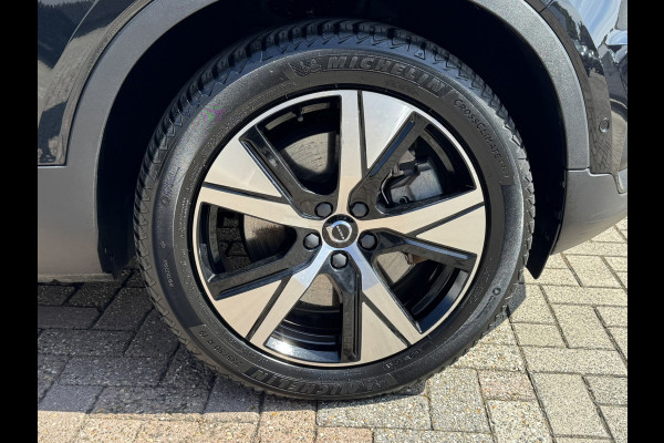 Volvo XC40 Recharge Pro Adaptive Cruise All-Season Banden Panoramadak AppleCarplay Elec. inklapbare trekhaak Leder/Alcantara Wifi