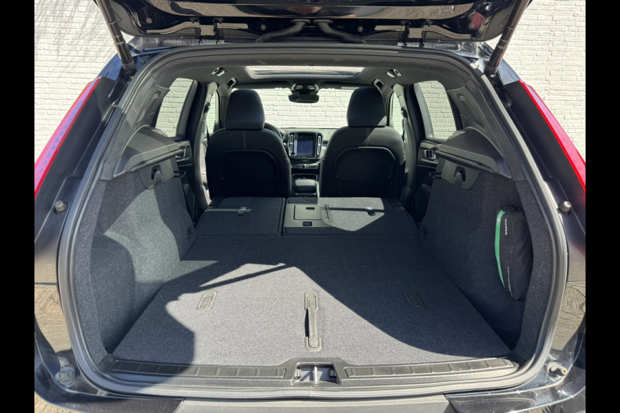 Volvo XC40 Recharge Pro Adaptive Cruise All-Season Banden Panoramadak AppleCarplay Elec. inklapbare trekhaak Leder/Alcantara Wifi