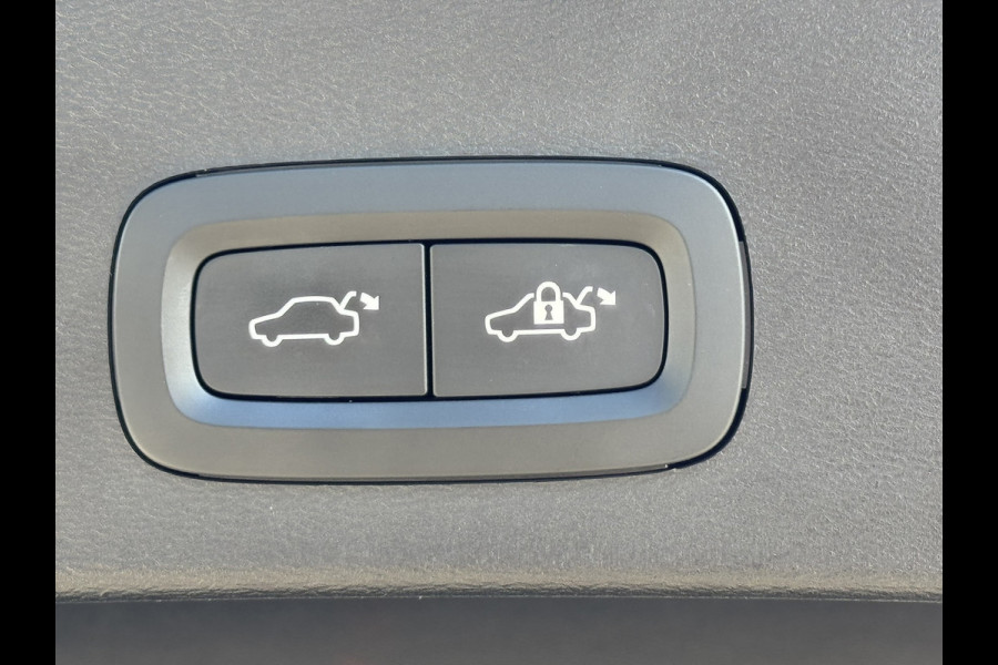 Volvo XC40 Recharge Pro Adaptive Cruise All-Season Banden Panoramadak AppleCarplay Elec. inklapbare trekhaak Leder/Alcantara Wifi