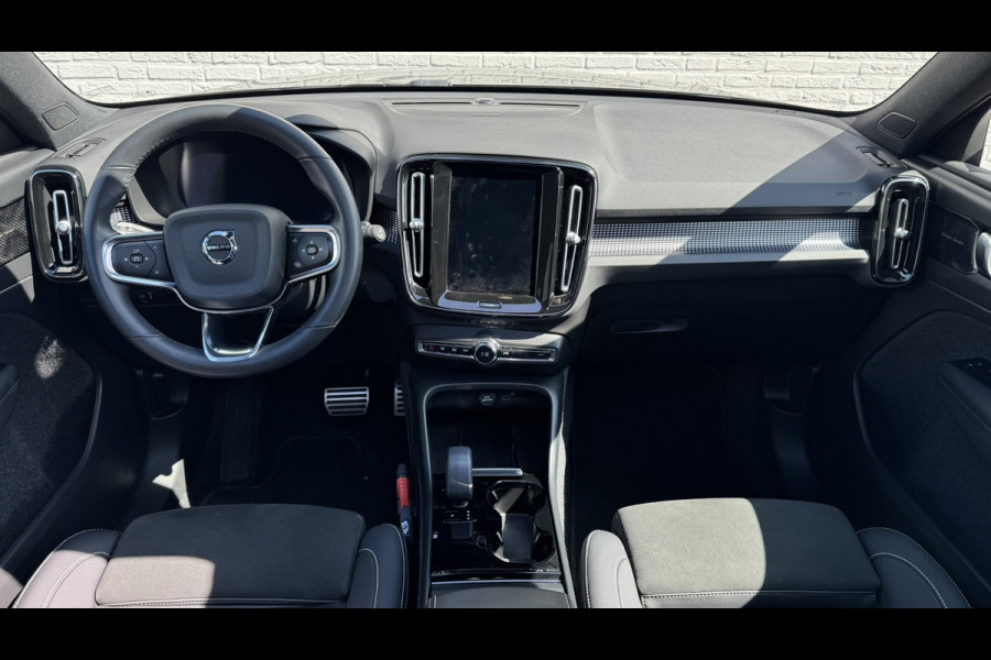 Volvo XC40 Recharge Pro Adaptive Cruise All-Season Banden Panoramadak AppleCarplay Elec. inklapbare trekhaak Leder/Alcantara Wifi