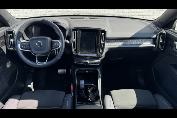 Volvo XC40 Recharge Pro Adaptive Cruise All-Season Banden Panoramadak AppleCarplay Elec. inklapbare trekhaak Leder/Alcantara Wifi