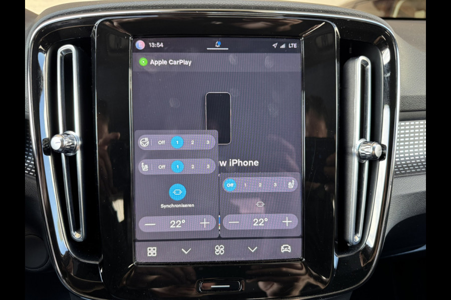 Volvo XC40 Recharge Pro Adaptive Cruise All-Season Banden Panoramadak AppleCarplay Elec. inklapbare trekhaak Leder/Alcantara Wifi