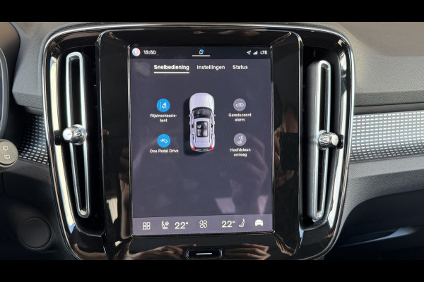 Volvo XC40 Recharge Pro Adaptive Cruise All-Season Banden Panoramadak AppleCarplay Elec. inklapbare trekhaak Leder/Alcantara Wifi