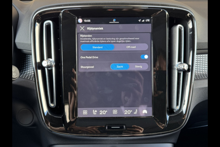 Volvo XC40 Recharge Pro Adaptive Cruise All-Season Banden Panoramadak AppleCarplay Elec. inklapbare trekhaak Leder/Alcantara Wifi