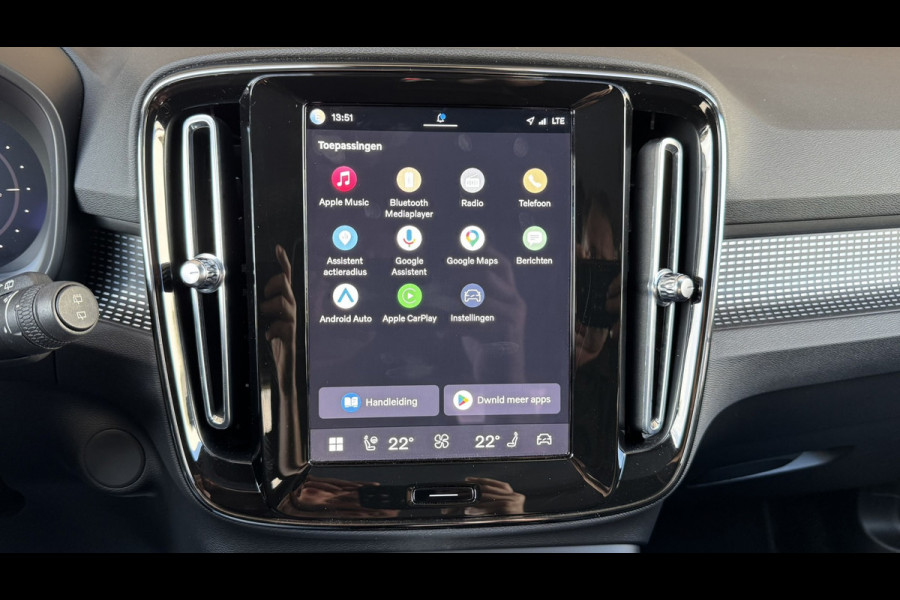 Volvo XC40 Recharge Pro Adaptive Cruise All-Season Banden Panoramadak AppleCarplay Elec. inklapbare trekhaak Leder/Alcantara Wifi