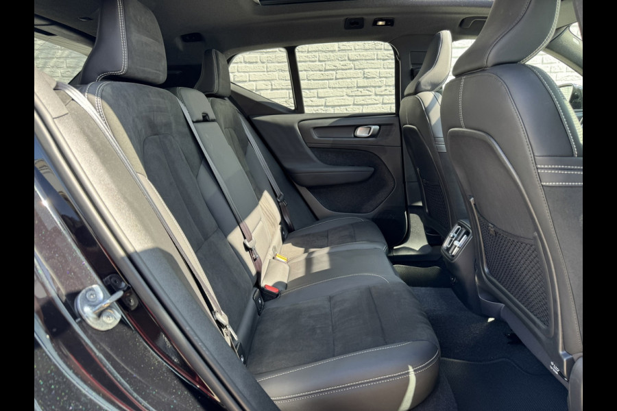 Volvo XC40 Recharge Pro Adaptive Cruise All-Season Banden Panoramadak AppleCarplay Elec. inklapbare trekhaak Leder/Alcantara Wifi