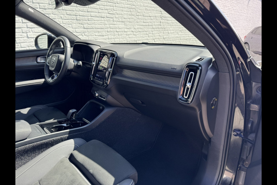 Volvo XC40 Recharge Pro Adaptive Cruise All-Season Banden Panoramadak AppleCarplay Elec. inklapbare trekhaak Leder/Alcantara Wifi