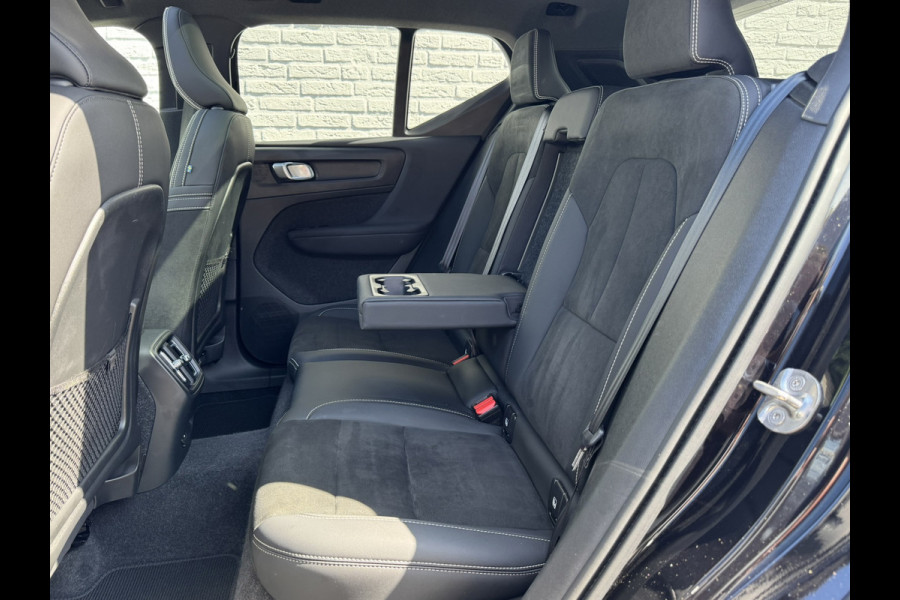 Volvo XC40 Recharge Pro Adaptive Cruise All-Season Banden Panoramadak AppleCarplay Elec. inklapbare trekhaak Leder/Alcantara Wifi