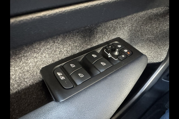 Volvo XC40 Recharge Pro Adaptive Cruise All-Season Banden Panoramadak AppleCarplay Elec. inklapbare trekhaak Leder/Alcantara Wifi