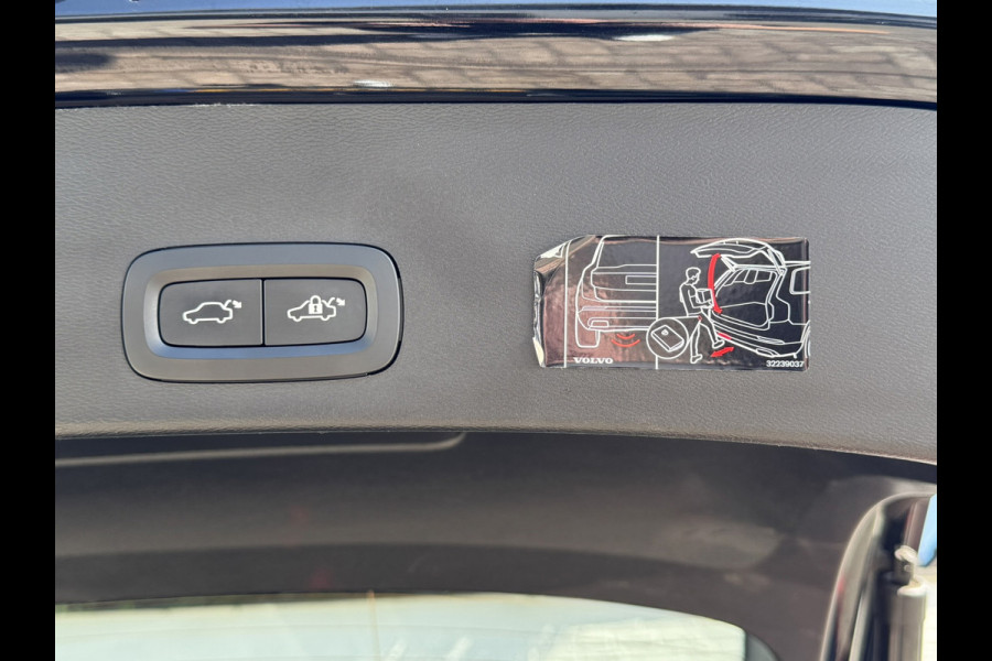 Volvo XC40 Recharge Pro Adaptive Cruise All-Season Banden Panoramadak AppleCarplay Elec. inklapbare trekhaak Leder/Alcantara Wifi