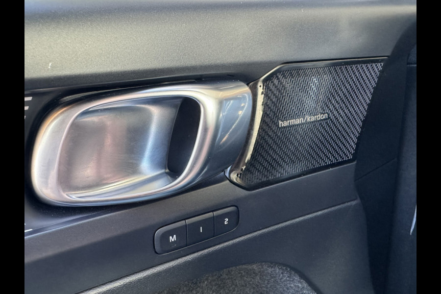 Volvo XC40 Recharge Pro Adaptive Cruise All-Season Banden Panoramadak AppleCarplay Elec. inklapbare trekhaak Leder/Alcantara Wifi