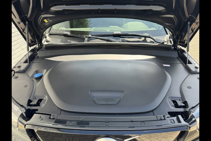 Volvo XC40 Recharge Pro Adaptive Cruise All-Season Banden Panoramadak AppleCarplay Elec. inklapbare trekhaak Leder/Alcantara Wifi