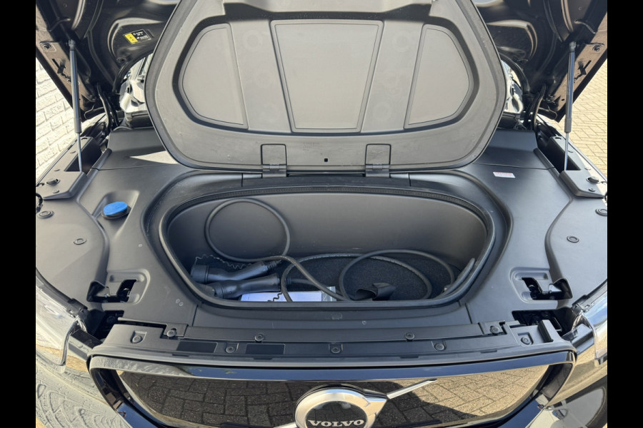Volvo XC40 Recharge Pro Adaptive Cruise All-Season Banden Panoramadak AppleCarplay Elec. inklapbare trekhaak Leder/Alcantara Wifi