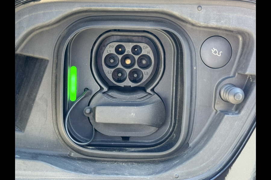 Volvo XC40 Recharge Pro Adaptive Cruise All-Season Banden Panoramadak AppleCarplay Elec. inklapbare trekhaak Leder/Alcantara Wifi