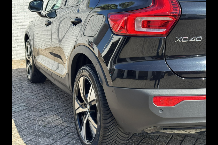Volvo XC40 Recharge Pro Adaptive Cruise All-Season Banden Panoramadak AppleCarplay Elec. inklapbare trekhaak Leder/Alcantara Wifi